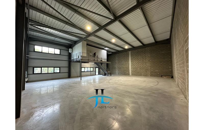 Location d'entrepôt de 315 m² à Mérignac - 33700 photo - 1