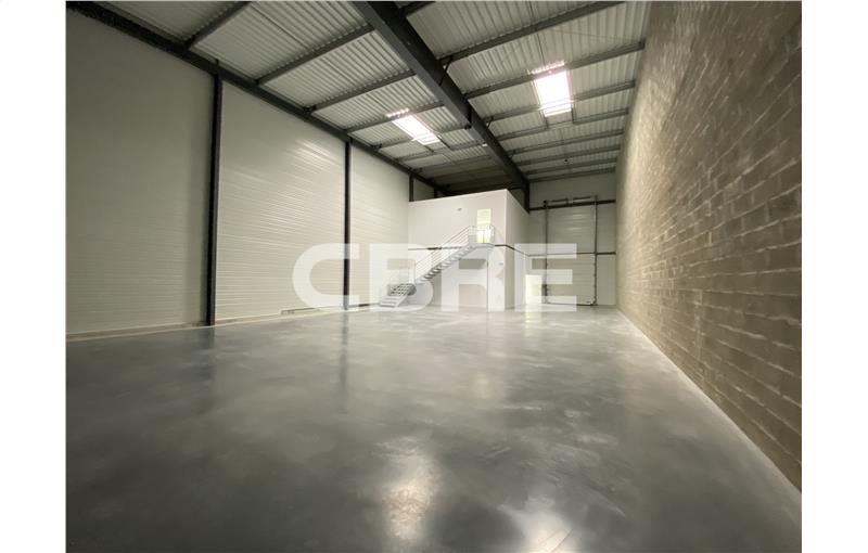 Location d'entrepôt de 3 778 m² à Mérignac - 33700 photo - 1