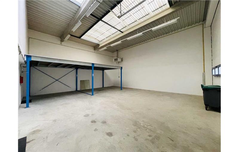 Location d'entrepôt de 585 m² à Moissy-Cramayel - 77550 photo - 1