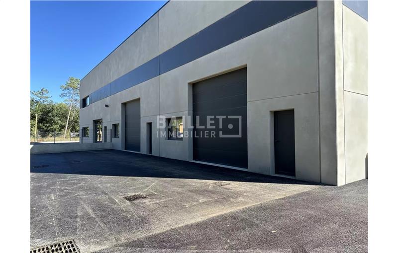 Location d'entrepôt de 332 m² à Montauroux - 83440 photo - 1