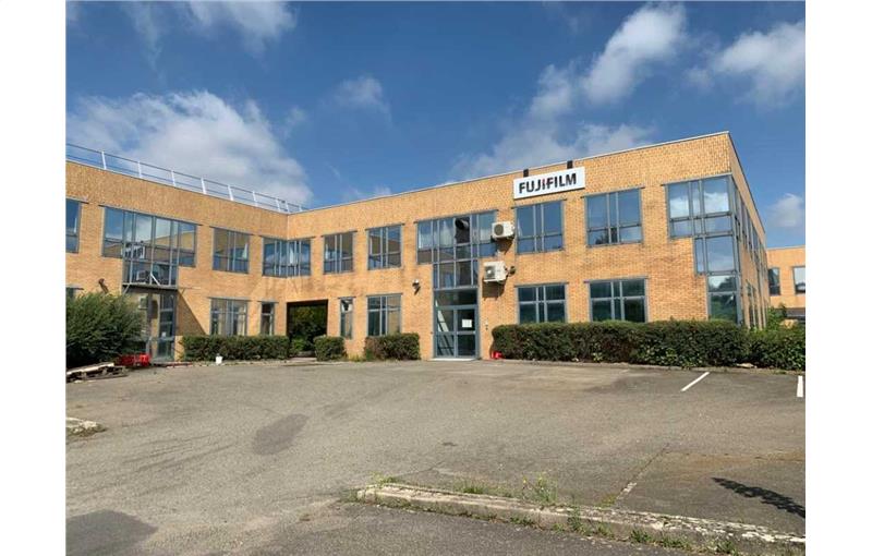 Location d'entrepôt de 808 m² à Montigny-le-Bretonneux - 78180 photo - 1