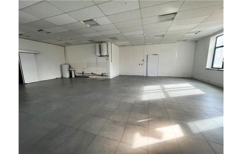 Location d'entrepôt de 808 m² à Montigny-le-Bretonneux - 78180 photo - 1