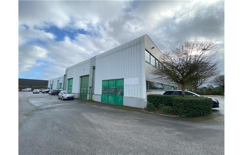 Location d'entrepôt de 602 m² à Montigny-le-Bretonneux - 78180 photo - 1