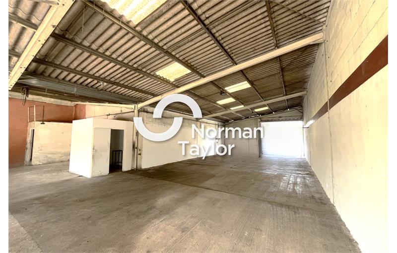 Location d'entrepôt de 238 m² à Montpellier - 34000 photo - 1