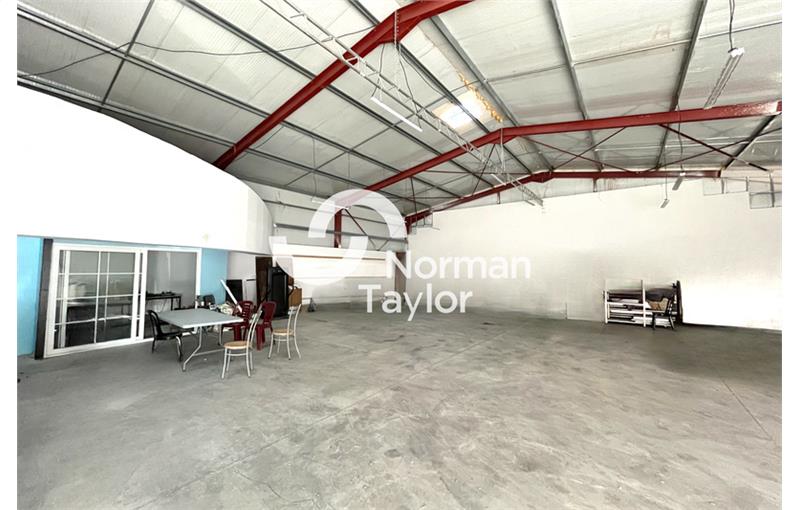 Location d'entrepôt de 950 m² à Montpellier - 34000 photo - 1