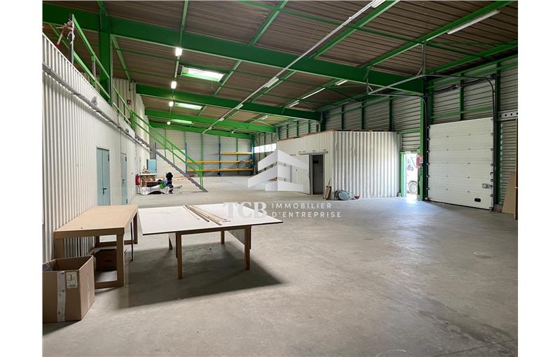 Location d'entrepôt de 1 080 m² à Mozé-sur-Louet - 49610 photo - 1