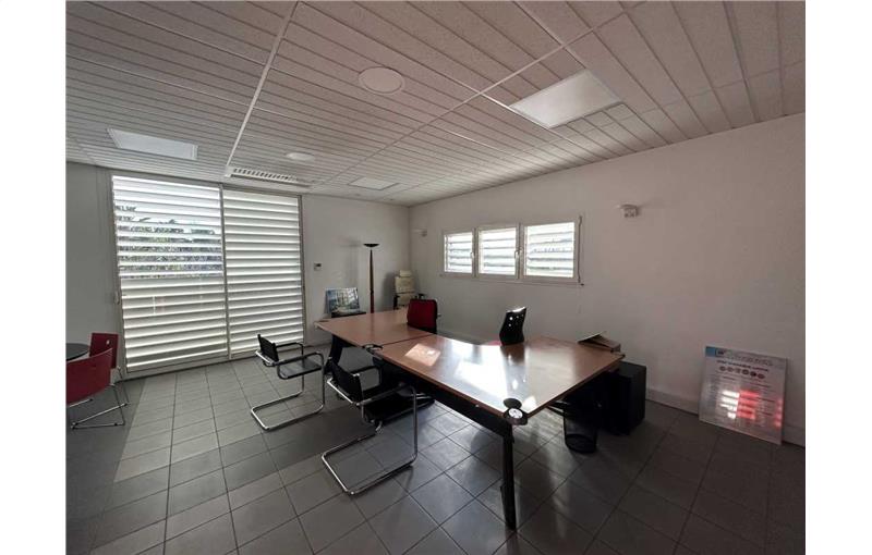 Location d'entrepôt de 2 600 m² à Perpignan - 66000 photo - 1