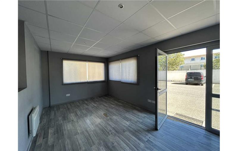 Location d'entrepôt de 810 m² à Perpignan - 66000 photo - 1