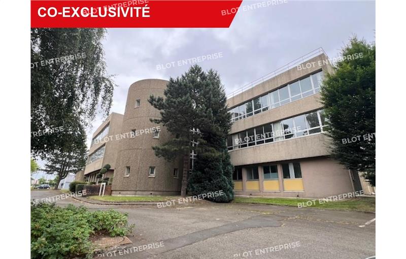 Location d'entrepôt de 3 330 m² à Ploufragan - 22440 photo - 1