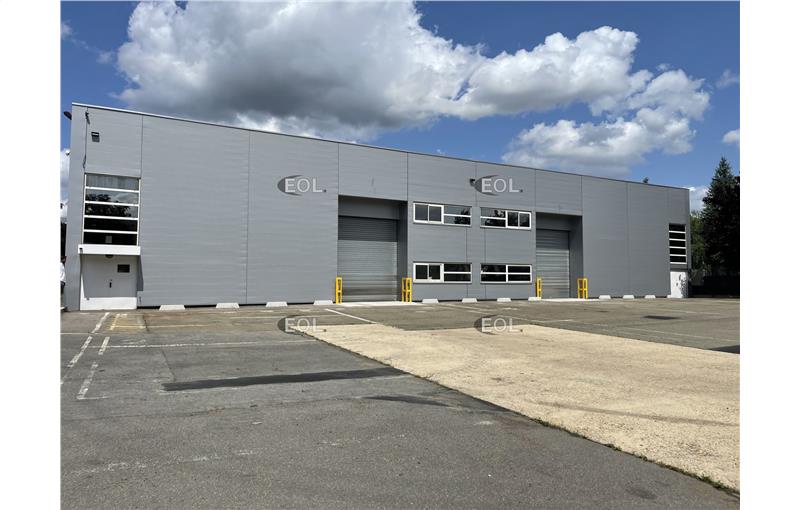 Location d'entrepôt de 3 583 m² à Poissy - 78300 photo - 1