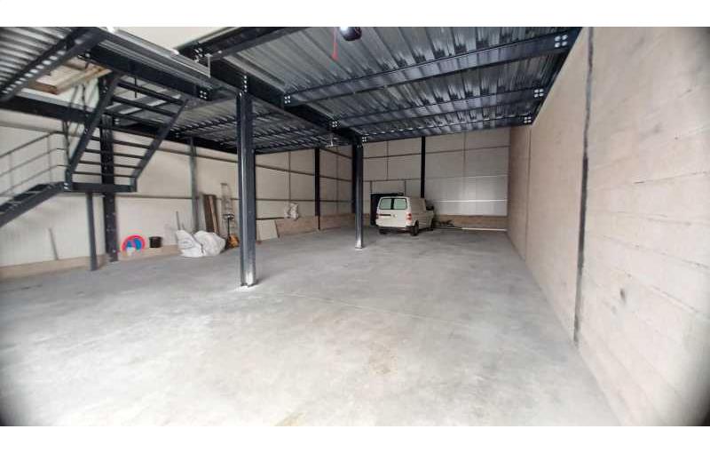 Location d'entrepôt de 290 m² à Pontault-Combault - 77340 photo - 1