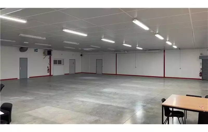 Location d'entrepôt de 681 m² à Quincy-Voisins - 77860