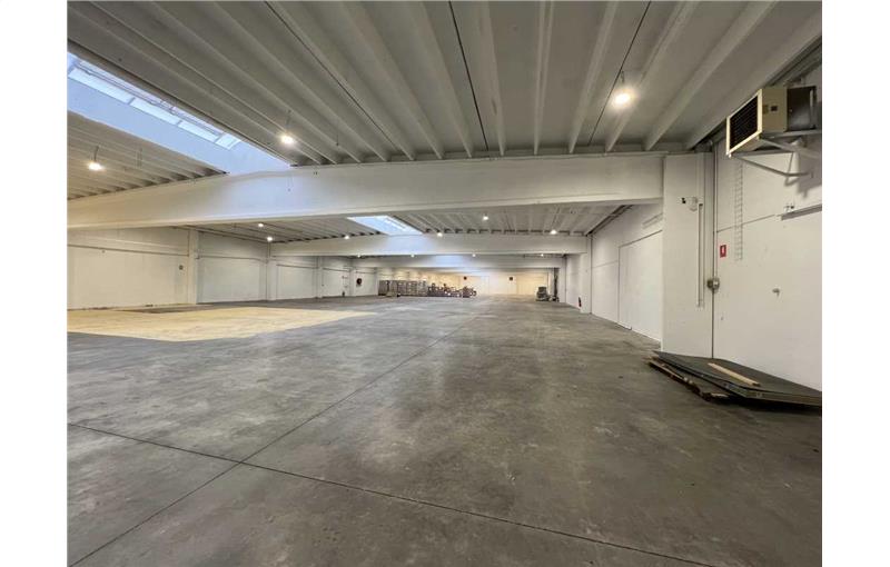 Location d'entrepôt de 2 565 m² à Roncq - 59223 photo - 1