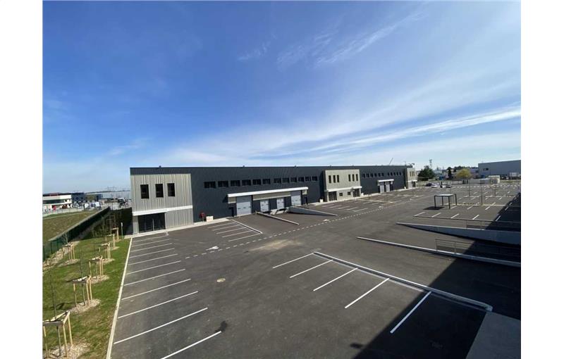 Location d'entrepôt de 6 396 m² à Saint-Bonnet-de-Mure - 69720 photo - 1