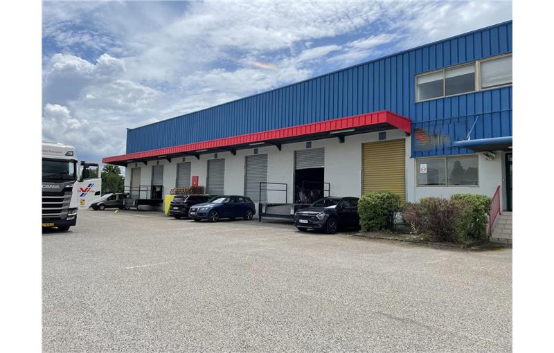 Location d'entrepôt de 11 842 m² à Saint-Quentin-Fallavier - 38070 photo - 1