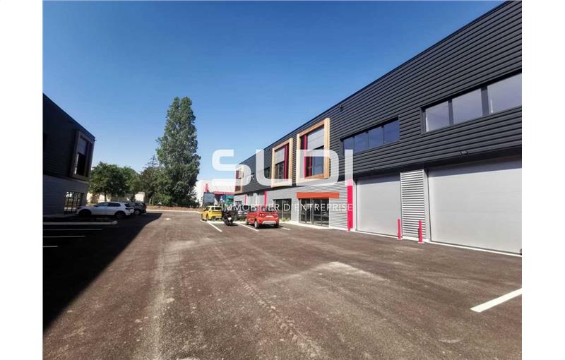 Location d'entrepôt de 3 440 m² à Saint-Quentin-Fallavier - 38070 photo - 1