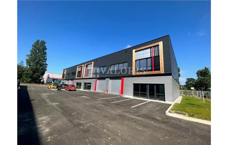 Location d'entrepôt de 3 440 m² à Saint-Quentin-Fallavier - 38070 photo - 1