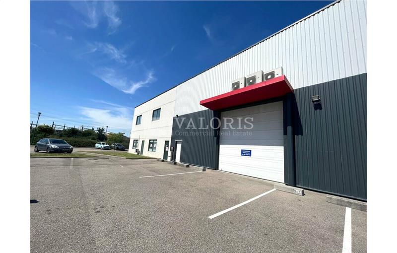 Location d'entrepôt de 226 m² à Saint-Quentin-Fallavier - 38070 photo - 1