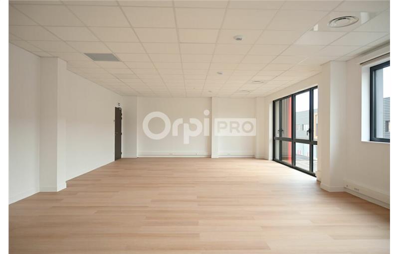 Location d'entrepôt de 298 m² à Saint-Quentin-Fallavier - 38070 photo - 1