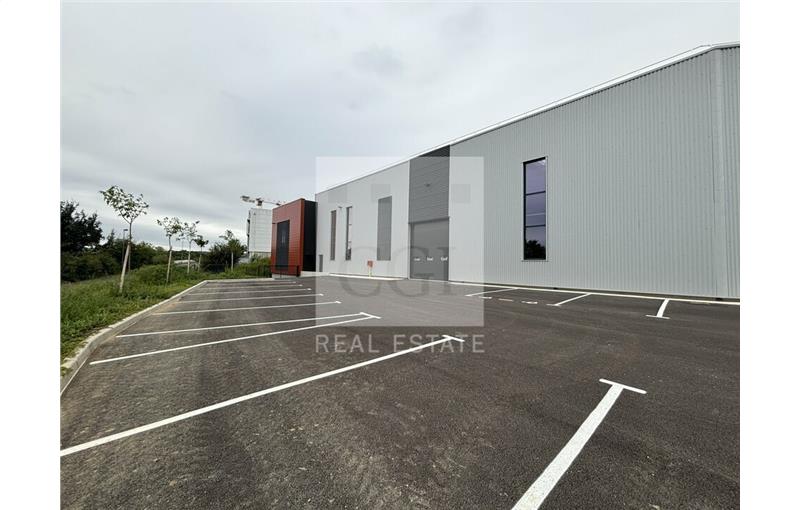 Location d'entrepôt de 1 630 m² à Saint-Quentin-Fallavier - 38070 photo - 1