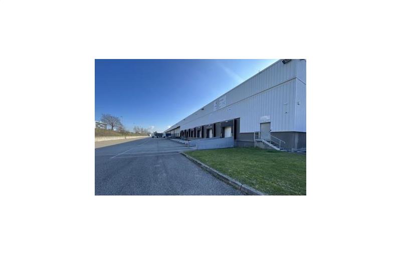 Location d'entrepôt de 2 560 m² à Saint-Quentin-Fallavier - 38070 photo - 1