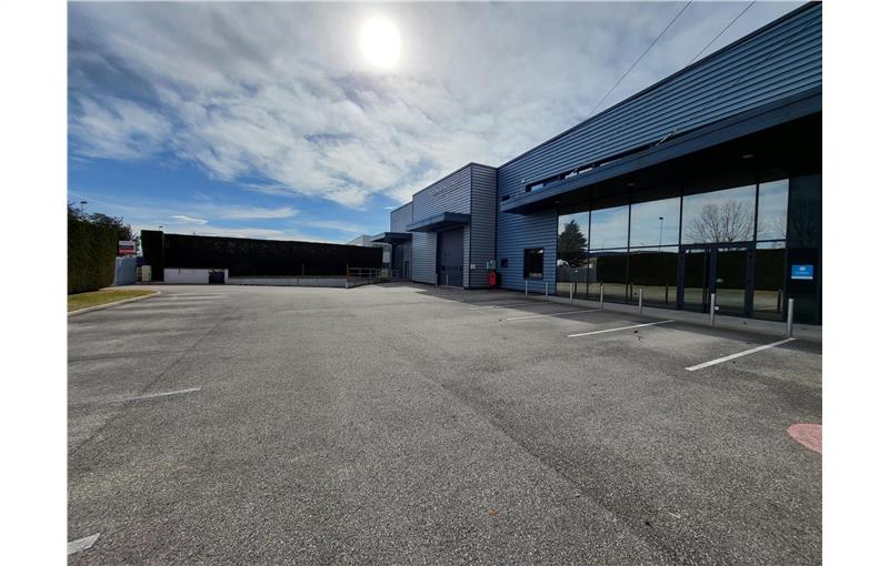 Location d'entrepôt de 1 310 m² à Saint-Quentin-Fallavier - 38070 photo - 1