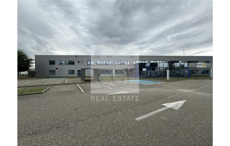 Location d'entrepôt de 3 733 m² à Saint-Quentin-Fallavier - 38070 photo - 1