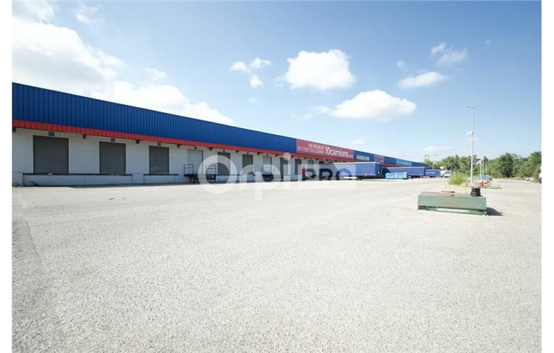 Location d'entrepôt de 9 712 m² à Saint-Quentin-Fallavier - 38070 photo - 1