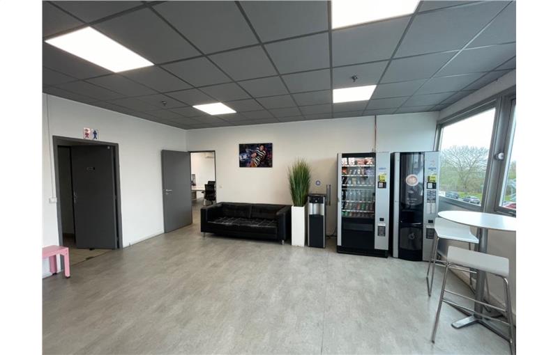 Location d'entrepôt de 5 419 m² à Saint-Witz - 95470 photo - 1