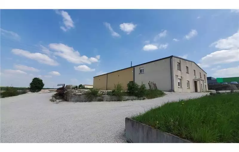 Location d'entrepôt de 850 m² à Sainte-Maure - 10150
