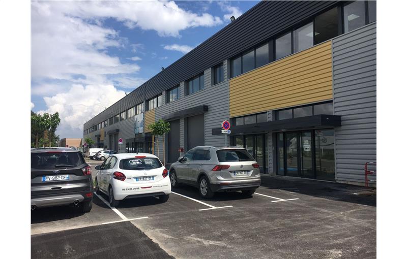 Location d'entrepôt de 561 m² à Salon-de-Provence - 13300 photo - 1