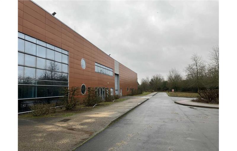 Location d'entrepôt de 21 667 m² à Savigny-le-Temple - 77176 photo - 1