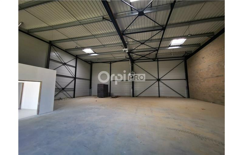 Location d'entrepôt de 218 m² à Savigny-le-Temple - 77176 photo - 1