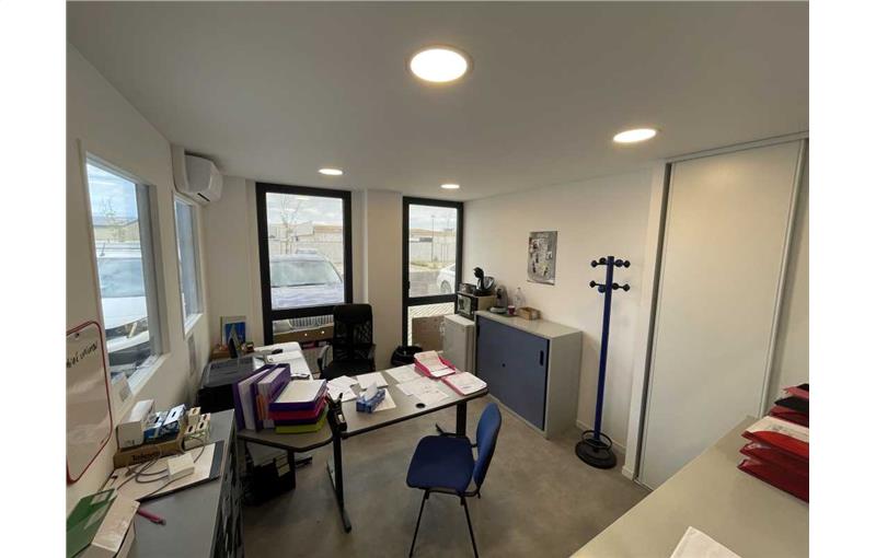 Location d'entrepôt de 155 m² à Sète - 34200 photo - 1