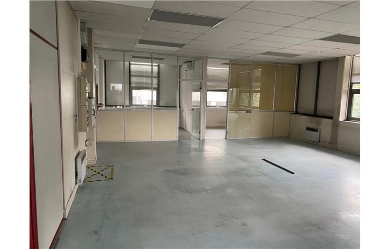 Location d'entrepôt de 725 m² à Sucy-en-Brie - 94370 photo - 1