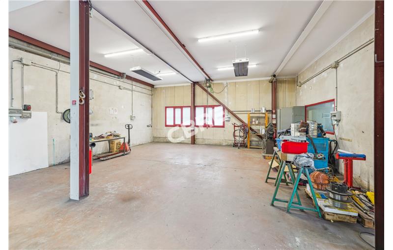 Location d'entrepôt de 576 m² à Thieux - 77230 photo - 1