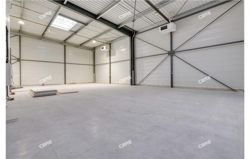 Location d'entrepôt de 563 m² à Tigery - 91250 photo - 1