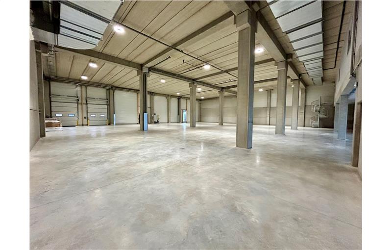 Location d'entrepôt de 2 296 m² à Tremblay-en-France - 93290 photo - 1