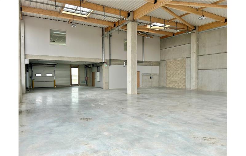 Location d'entrepôt de 3 056 m² à Tremblay-en-France - 93290 photo - 1