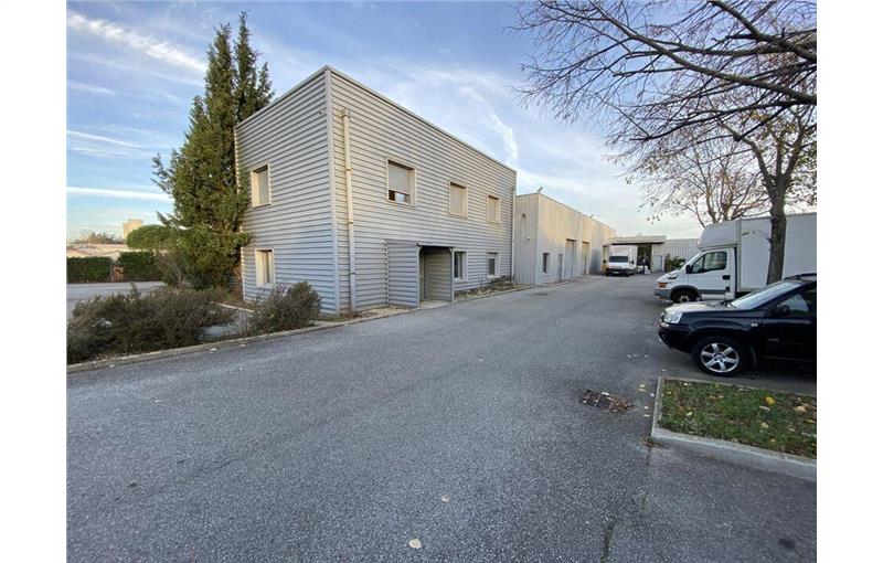 Location d'entrepôt de 1 348 m² à Valence - 26000 photo - 1