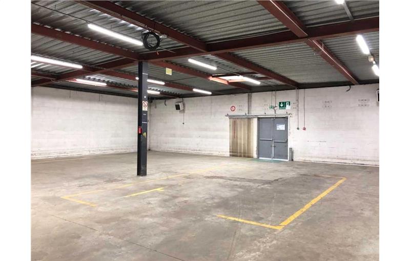 Location d'entrepôt de 1 570 m² à Vélizy-Villacoublay - 78140 photo - 1