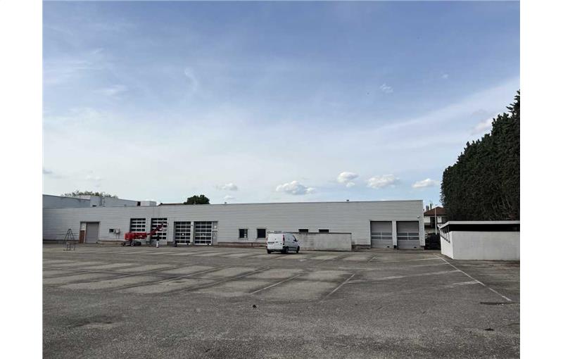 Location d'entrepôt de 3 300 m² à Vénissieux - 69200 photo - 1