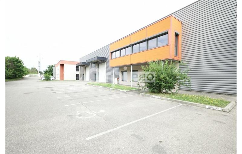 Location d'entrepôt de 843 m² à Vénissieux - 69200 photo - 1