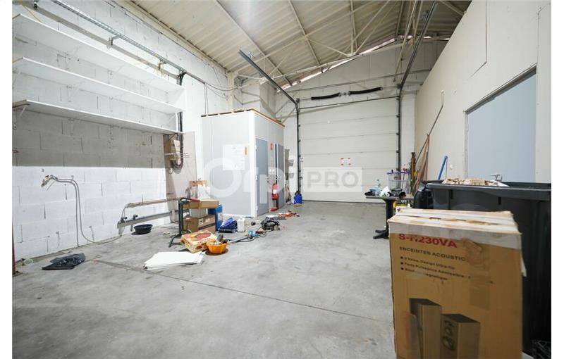 Location d'entrepôt de 156 m² à Vénissieux - 69200 photo - 1