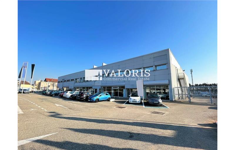 Location d'entrepôt de 2 350 m² à Vénissieux - 69200 photo - 1