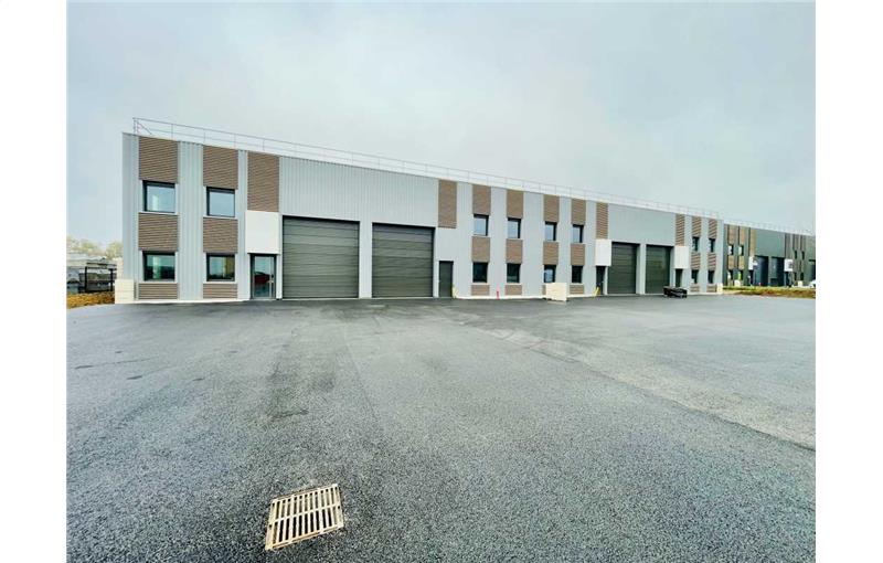 Location d'entrepôt de 2 860 m² à Villefranche-sur-Saône - 69400 photo - 1