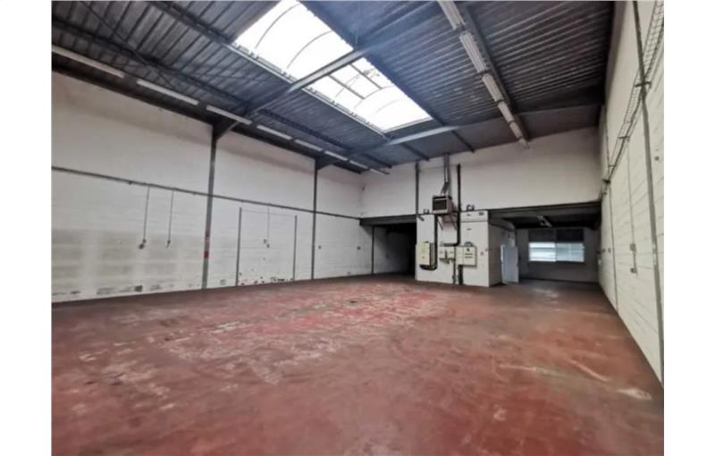 Location d'entrepôt de 1 080 m² à Villejuif - 94800 photo - 1