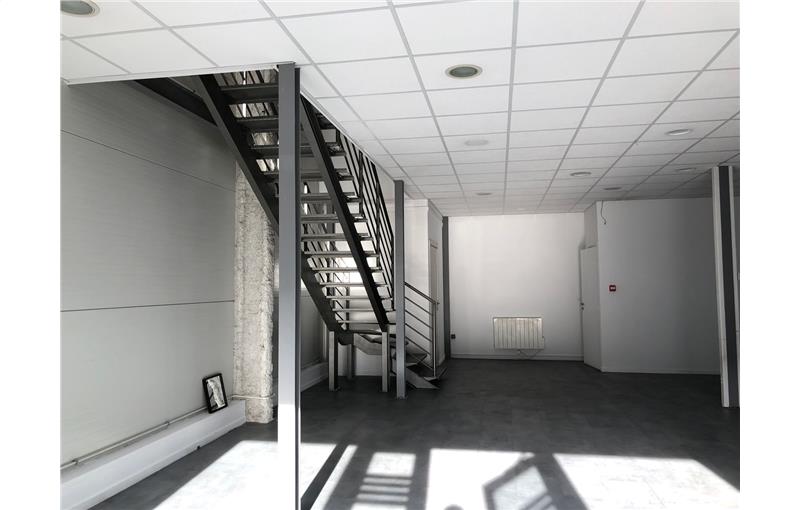 Location d'entrepôt de 212 m² à Villeneuve-la-Garenne - 92390 photo - 1