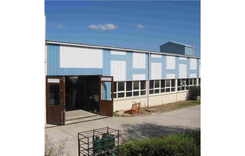 Location d'entrepôt de 2 880 m² à Villeneuve-sur-Yonne - 89500 photo - 1