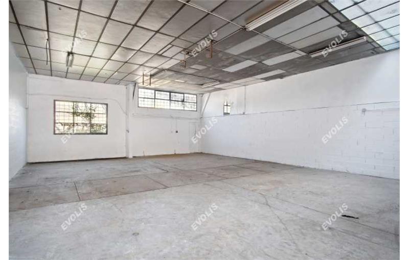 Location d'entrepôt de 3 557 m² à Villenoy - 77124 photo - 1